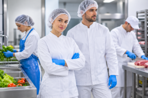 Odzież HACCP – wymagania, strefy ryzyka i zasady higieny