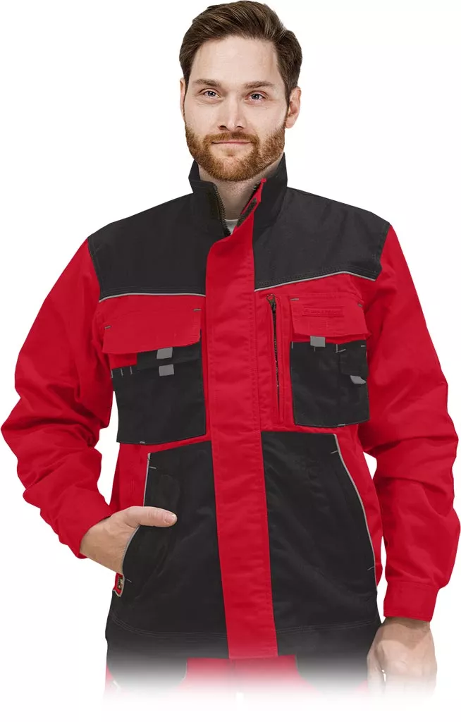 Bluza ochronna FORMEN w kolorach czarnym i czerwonym, wyposażona w liczne kieszenie, w tym na klatce piersiowej. Zapinana na zamek, z długimi rękawami i kołnierzem typu stójka.