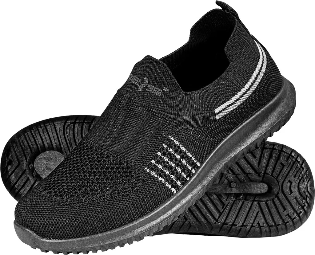 Czarne wsuwane buty damskie SOFI z elastycznym ściągaczem, wykonane z przewiewnej siateczki. Sportowy design z gumową, profilowaną podeszwą zapewnia wygodę i lekkość noszenia.