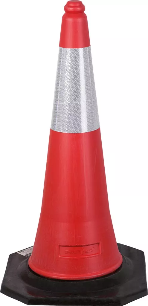 Pachołek drogowy odblaskowy w kolorze czerwonym z jednym srebrnym pasem odblaskowym. Podstawa czarna, sześciokątna, stabilizująca produkt.