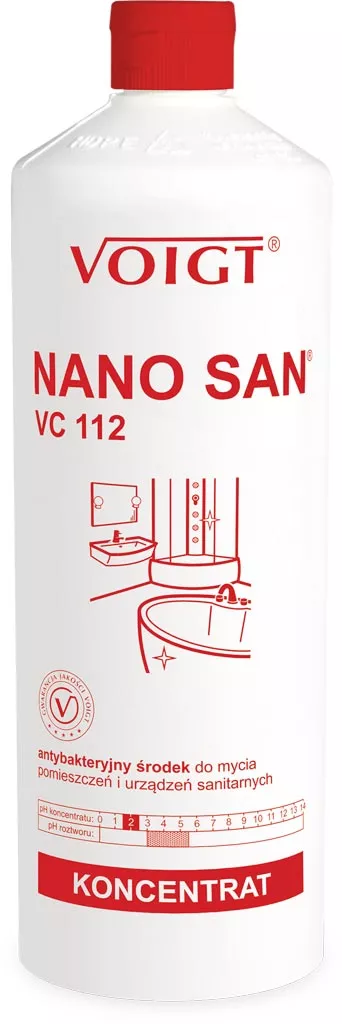 Opakowanie zawiera biały plastikowy pojemnik z czerwonymi napisami. Etykieta informuje, że produkt to Nano San VC 112 marki Voigt, koncentrat do mycia sanitariatów z grafiką umywalki i toalety.
