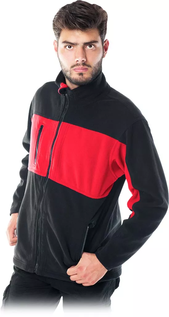 Męska bluza polarowa dwukolorowa, czarno-czerwona, z wysokim kołnierzem i zamkiem błyskawicznym. Model POLAR-DOBLE, zaprojektowana jako bluza ochronna.