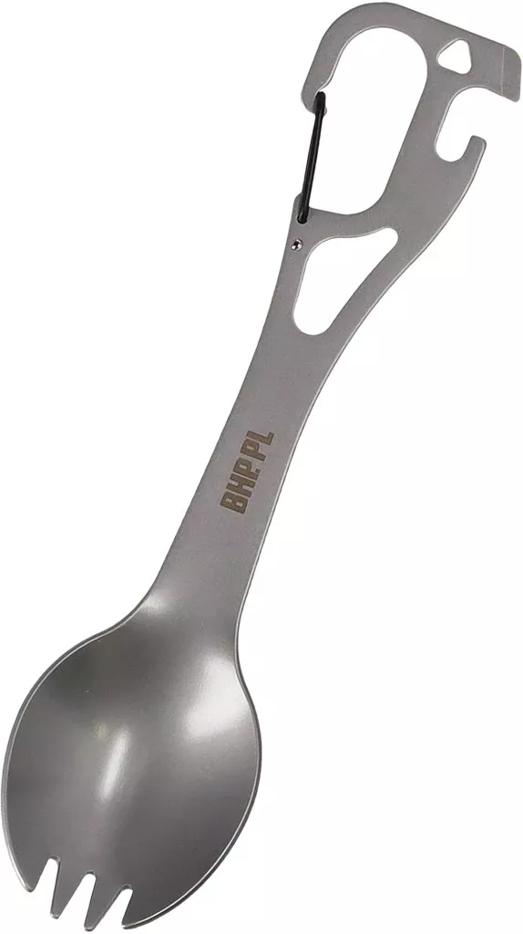 Sztućce turystyczne typu spork zintegrowany z otwieraczem do butelek, wykonane ze stali nierdzewnej. Posiada kilka wycięć funkcjonalnych i dziurkę do zawieszenia.
