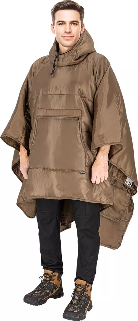 Ponczo taktyczne ocieplane z kapturem Tactical Guard PONCHO, w kolorze brązowym, wykonane z wodoodpornego materiału, wyposażone w kieszeń na przodzie i regulacje przy rękawach.