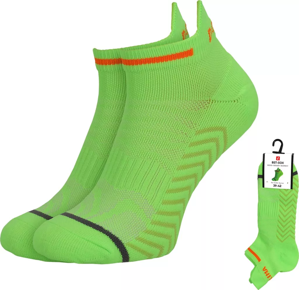 Zielone, krótkie skarpetki sportowe SOX z elastycznym ściągaczem i wzmocnieniami na palcach oraz pięcie. Model zapewnia komfort podczas aktywności fizycznej. Opakowanie zawiera jedną parę.