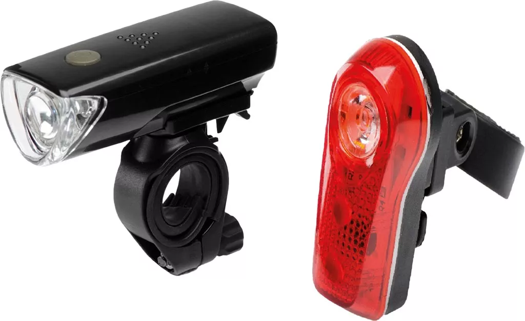 Zestaw lamp rowerowych MacTronic Falcon Eye DUO. Lampka przednia czarna LED z trzema diodami, lampka tylna czerwona LED. Zasilane bateriami AAA. Montaż na kierownicę i sztycę.