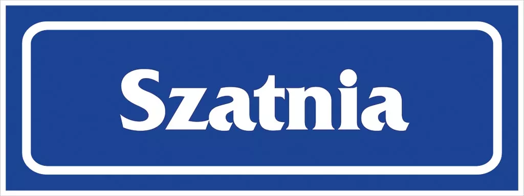 Prostokątny niebieski znak z białym napisem „Szatnia” w centralnej części otoczony białą ramką. Znak używany do oznaczania lokalizacji szatni.