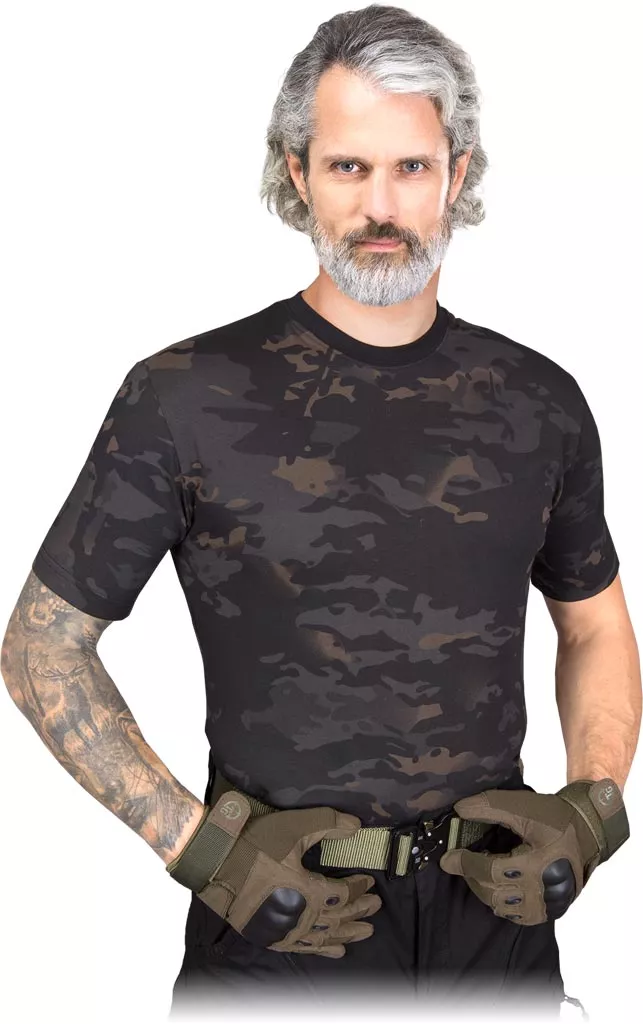 Męska koszulka taktyczna Tactical Guard TARNUNG w stalowym, wojskowym wzorze moro, krótkim rękawem i dopasowanym kroju. Idealna do aktywności outdoorowych.