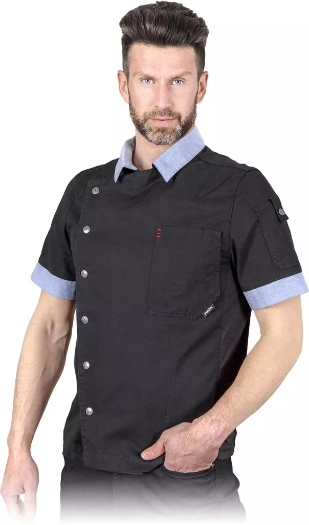 Czarna męska bluza kucharska z krótkim rękawem, wentylowana, zapinana na napy, z kontrastowymi mankietami i kołnierzem. Model MARCATO.