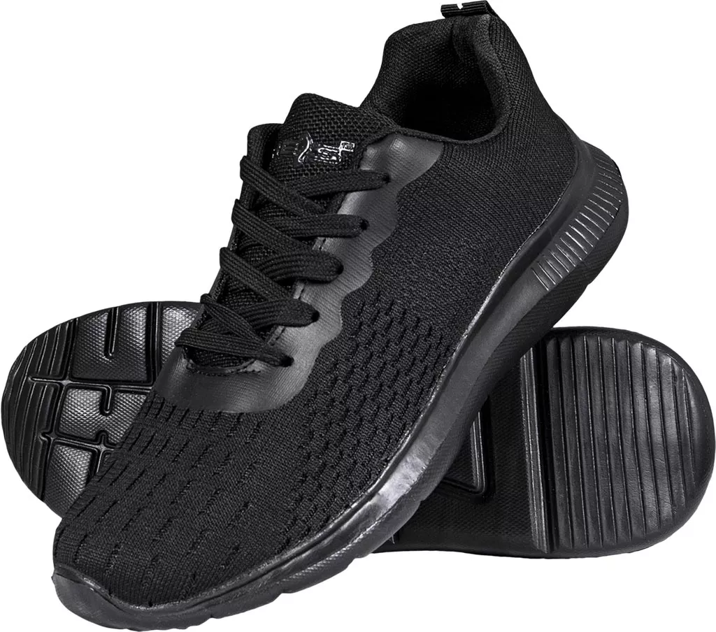 Męskie czarne buty sportowe MUSTA z lekką, przewiewną siateczkową cholewką i elastyczną podeszwą. Sznurowane, wygodne, idealne do codziennego użytku i aktywności sportowej.