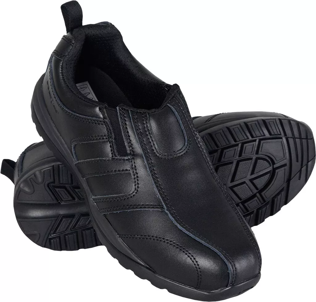 Wsuwane, czarne buty robocze z podnoskiem ochronnym PEPPER SB. Wykonane ze skóry, zapewniające bezpieczeństwo i komfort pracy. Podeszwa antypoślizgowa. Model bez sznurowadeł, łatwy do zakładania.