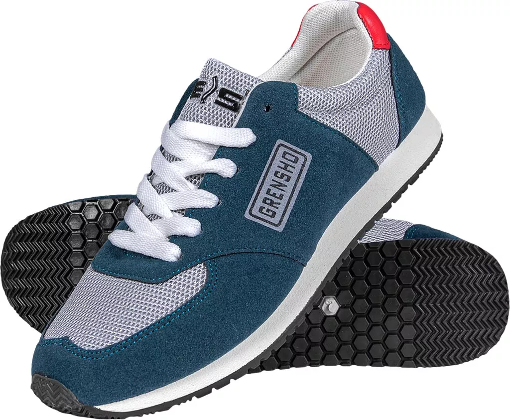 Lekkie, uniseks buty sportowe CITY w kolorze szaro-niebieskim z białymi sznurówkami i antypoślizgową podeszwą o strukturze plastra miodu. Model z miękkim wykończeniem przy kostce.