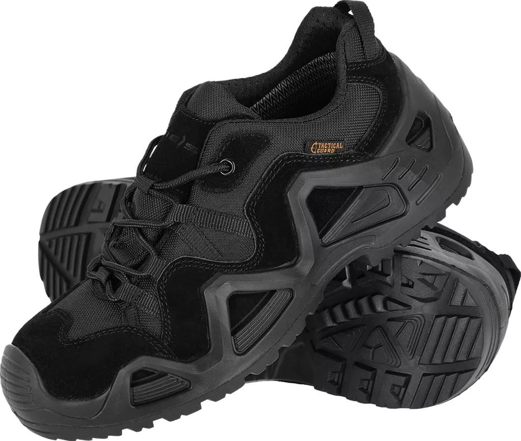 Buty taktyczne trekkingowe męskie Tactical Guard IRON-P w kolorze czarnym, z wytrzymałą podeszwą o głębokim bieżniku i wzmacnianymi elementami na bokach oraz przodzie.