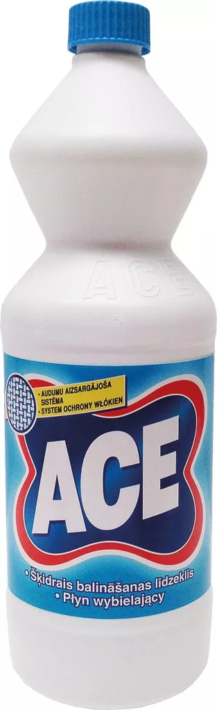 Plastikowa butelka wybielacza ACE z białą etykietą, na której widnieje logo ACE w kolorze czerwono-niebieskim. Product przeznaczony do użytku domowego.