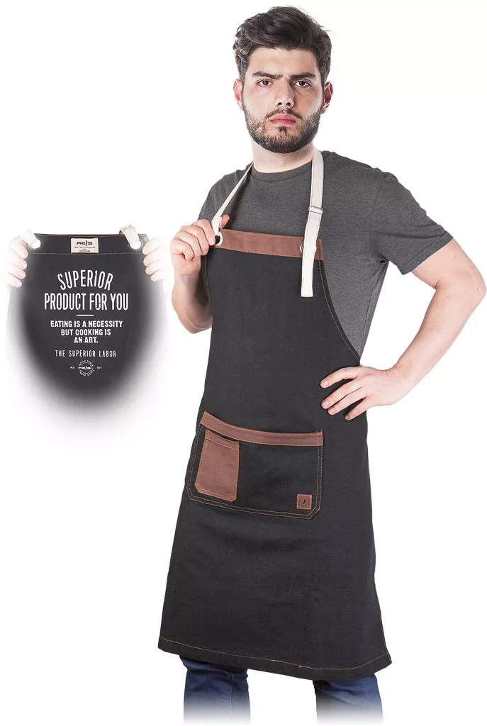 Fartuch baristy gastronomiczny MOCCA, wykonany w 100% z bawełny, ochronny przedni. Ciemny kolor z brązowymi elementami, praktyczna kieszeń na przodzie. Regulowany pasek na szyję.