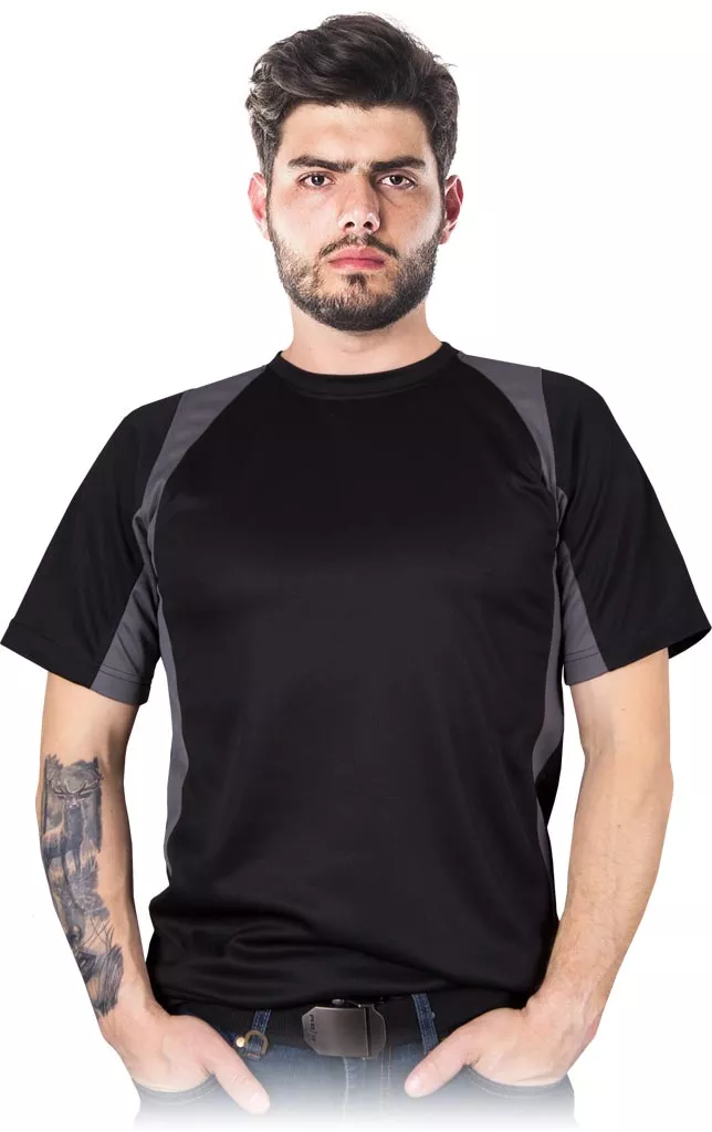 Męski T-shirt MODERN w kolorze czarnym, wykonany z przewiewnej siateczki. Krótki rękaw, lekko dopasowany krój, sportowy styl.
