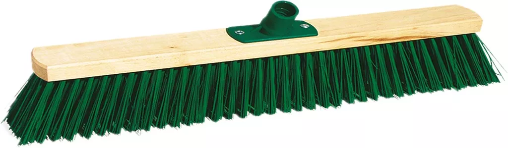 Miotła ulicówka o szerokości 60 cm z drewnianym trzonkiem i zielonymi, sztywnymi włosiami. Posiada plastikową nasadkę do mocowania kija.