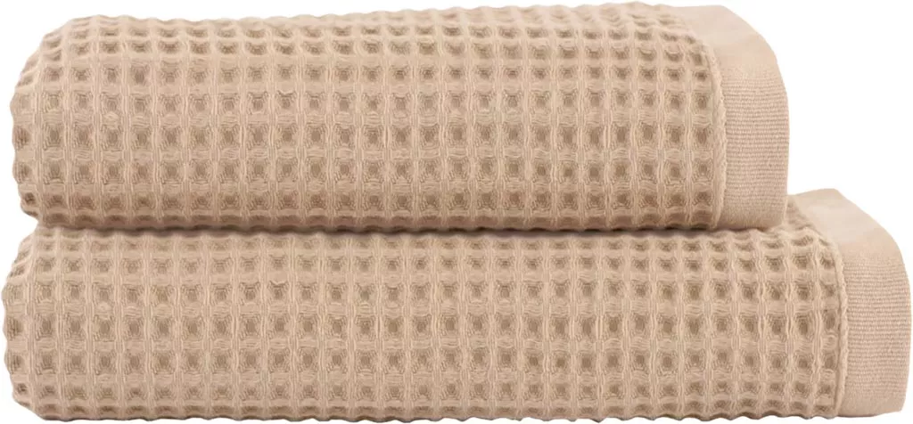 Beżowy ręcznik o wymiarach 50x90 cm wykonany z bawełny egipskiej, o strukturze waflowej. Produkt oznaczony jako Ręcznik NATURAL.
