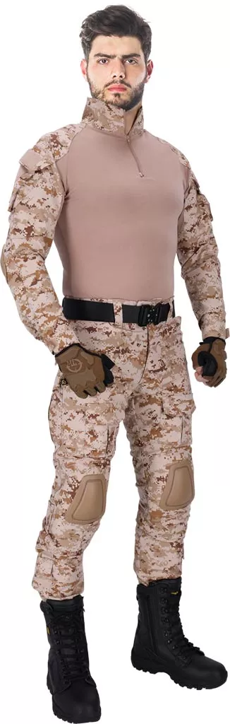 Ubranie taktyczne Tactical Guard PROTECT w kolorze desert moro, składa się z bluzy z długim rękawem i spodni do pasa. Bluza ma jednolity kolor na torsie, rękawy i spodnie mają wzór moro.