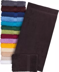 Ręcznik frotte z 100% bawełny, gruby, w kolorze brązowym. Wykonany z wysokiej jakości tkaniny, dostępny w różnych kolorach. Miękki i chłonny, idealny do codziennego użytku.
