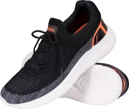 Męskie buty sportowe SPEED w kolorze czarnym z pomarańczowymi akcentami, lekkie i wygodne, wykonane z przewiewnego materiału, z białą, elastyczną podeszwą.