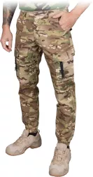 Męskie spodnie bojówki moro rip-stop RACK, model Tactical Guard RANT. Spodnie ochronne z wieloma kieszeniami, wykonane z wytrzymałego materiału w kamuflażu. Elastyczne mankiety i szlufki na pasek.