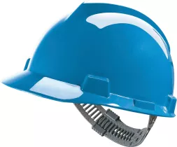Niebieski hełm ochronny V-GARD z białymi akcentami, wykonany z tworzywa HDPE, wyposażony w system regulacji rozmiaru typu Push-Key. Hełm posiada szeroki daszek oraz estetyczne wykończenie.