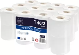 Pakiet białego papieru toaletowego, zawiera 12 rolek. Każda rolka ma dwie warstwy. Na opakowaniu logo producenta oraz oznaczenia dotyczące recyklingu.