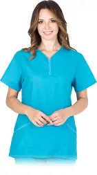 Damska niebieska bluza medyczna CANZONA z krótkim rękawem, dekoltem na zamek i dwoma kieszeniami z przodu. Model o prostym kroju, wykonany z lekkiego materiału.