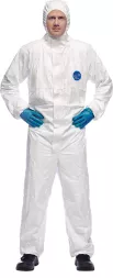 Kombinezon ochronny TYVEK®500 XPERT, kolor biały, z elastycznymi mankietami przy nadgarstkach i kostkach, zamkiem z przodu oraz wzmocnieniami w okolicach bioder.