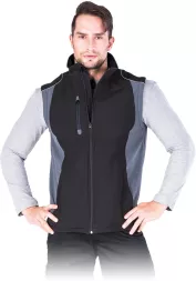 Bezrękawnik ochronny w kolorze czarnym z szarymi panelami bocznymi. Zapinany na zamek, z wysokim kołnierzem, wykonany z materiału przypominającego softshell.