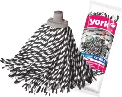 Końcówka mopa z bawełnianymi frędzlami w czarno-białe pasy przypominające wzór zebry, zamocowana na plastikowym uchwycie. Opakowanie z logiem 