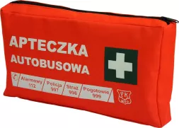 Czerwona apteczka pierwszej pomocy, przeznaczona do użytku w autobusie. Na froncie nadrukowane białe litery z napisem 