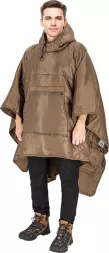 Ponczo taktyczne ocieplane z kapturem Tactical Guard PONCHO, w kolorze brązowym, wykonane z wodoodpornego materiału, wyposażone w kieszeń na przodzie i regulacje przy rękawach.