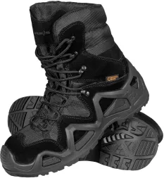 Wysokie, czarne buty taktyczne z wzmocnieniami i solidną podeszwą o głębokim bieżniku, model Tactical Guard IRON-TW, przeznaczone do trekkingu i zadań taktycznych.