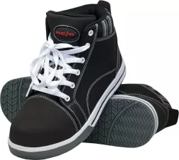 Buty robocze trzewiki KRAFTER z podnoskiem, model SB. Czarne, sznurowane, z białym przeszyciem i gumową podeszwą o antypoślizgowym wzorze. Przeznaczone do ochrony stóp podczas pracy.