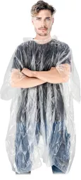 Peleryna przeciwdeszczowa typu poncho, wykonana z transparentnego materiału, o długości maxi, zakrywa całe ciało. Lekka i łatwa do założenia.