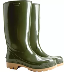 Buty męskie wysokie, typ kalosz, kolor zielony, wykonane z gumy, z wzmocnionym przodem i grubsza podeszwą dla lepszej przyczepności.