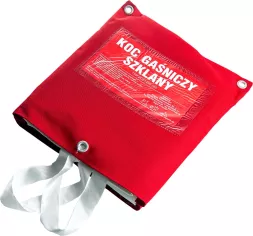Czerwony koc gaśniczy z białymi paskami u dołu, zapakowany w czerwoną osłonkę z napisem 