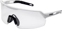 Okulary ochronne UVEX ULTRASHIELD z przezroczystymi szkłami, zapewniające ochronę przeciwsłoneczną i przeciwodpryskową. Lekka, sportowa konstrukcja z regulowanym nosem i zausznikami.