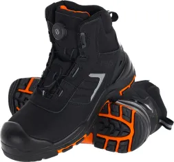 Męskie buty bezpieczne FORTIS w kolorze czarnym z elementami pomarańczowymi. Wykonane z trwałych materiałów, wyposażone w ochronne noski i antypoślizgową podeszwę. Zapięcie na system BOA zapewnia szybkie dopasowanie.