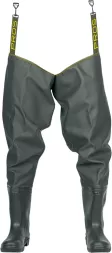 Wodery wysokie na szelkach WR02, model Standard, wykonane z wodoodpornego materiału, zapewniają ochronę do uda. Buty kaloszowe połączone z nogawkami, idealne do pracy w mokrych warunkach.