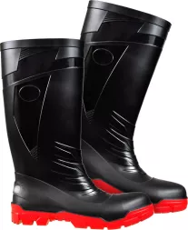Czarne buty bezpieczne o wysokości za kostkę, wykonane z nieprzemakalnego materiału, z czerwoną, antypoślizgową podeszwą. Posiadają wzmocnienie w okolicy palców oraz wzory linii na górnej części.