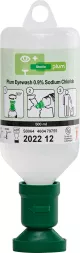 Płyn do płukania oczu Eye Wash 0,9% Sodium Chloride, pojemność 500 ml. Butelka z etykietą zawiera instrukcje użycia i datę ważności (2022-12). Produkt przeznaczony jest do użytku w sytuacjach awaryjnych.