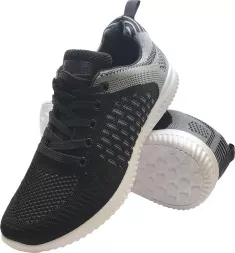 Buty sportowe BLAKE uniseks, lekkie i przewiewne, w kolorze czarnym z białą, elastyczną podeszwą. Cholewka z siateczki dla lepszej cyrkulacji powietrza. Sznurowane, wygodne i nowoczesne.