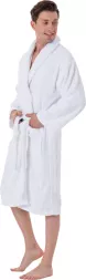 Biały szlafrok frotte z 100% bawełny, gruby, z paskiem w pasie i kieszeniami po bokach. Model BATHROBE.