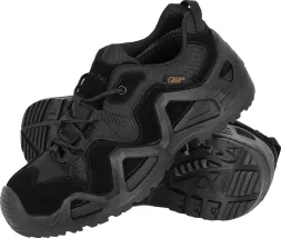 Buty taktyczne trekkingowe męskie Tactical Guard IRON-P w kolorze czarnym, z wytrzymałą podeszwą o głębokim bieżniku i wzmacnianymi elementami na bokach oraz przodzie.