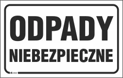 Tablica z napisem „ODPADY NIEBEZPIECZNE” na białym tle z czarną obwódką, informująca o obecności odpadów niebezpiecznych.