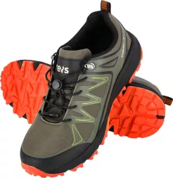 Męskie buty trekkingowe PIEMONT w kolorze czarnym z zielonymi akcentami i pomarańczową podeszwą. Posiadają wzmacnianą konstrukcję i szybkie sznurowanie na zatrzask. Idealne na wymagające szlaki.