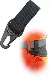 Klips do przypinania rękawic do spodni, kolor czarny. Wyposażony w pasek z mocnym zatrzaskiem oraz hak do łatwego przypięcia. Produkt oznaczony jako CLIP - Klips BELT-CLIP.